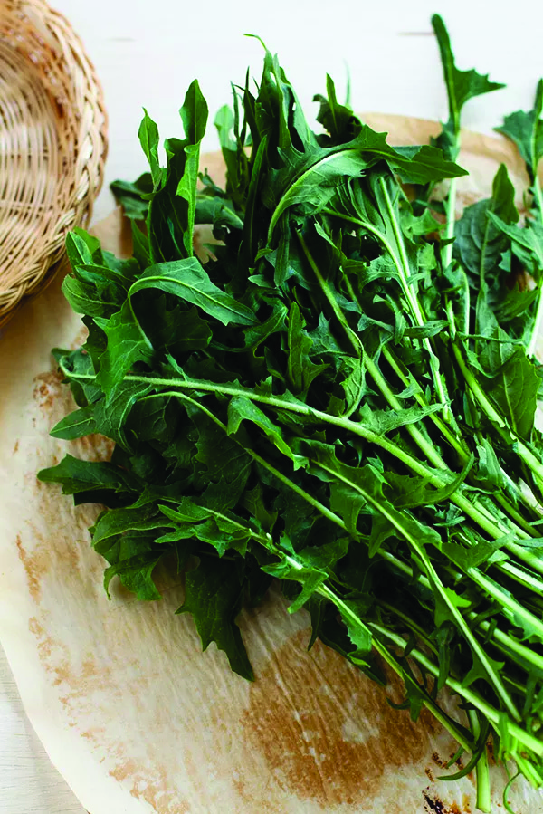 The-11-Superfoods-of-2016--Dandelion-Greens